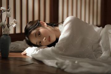 开云体育中国-斯通斯爆发助尼斯逆袭，曼联黯然失守，欧冠格局风云再起