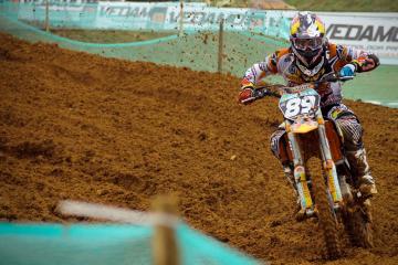 开云体育app-巨人脚下草根生花，卢卡库压制级神锋演出，厄瓜多尔硬撼西班牙强势晋级