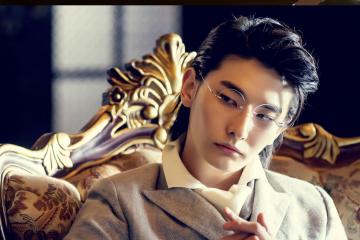 开云体育下载-夜幕下的王者，F1街道赛引擎咆哮中，赖斯如何力挽狂澜