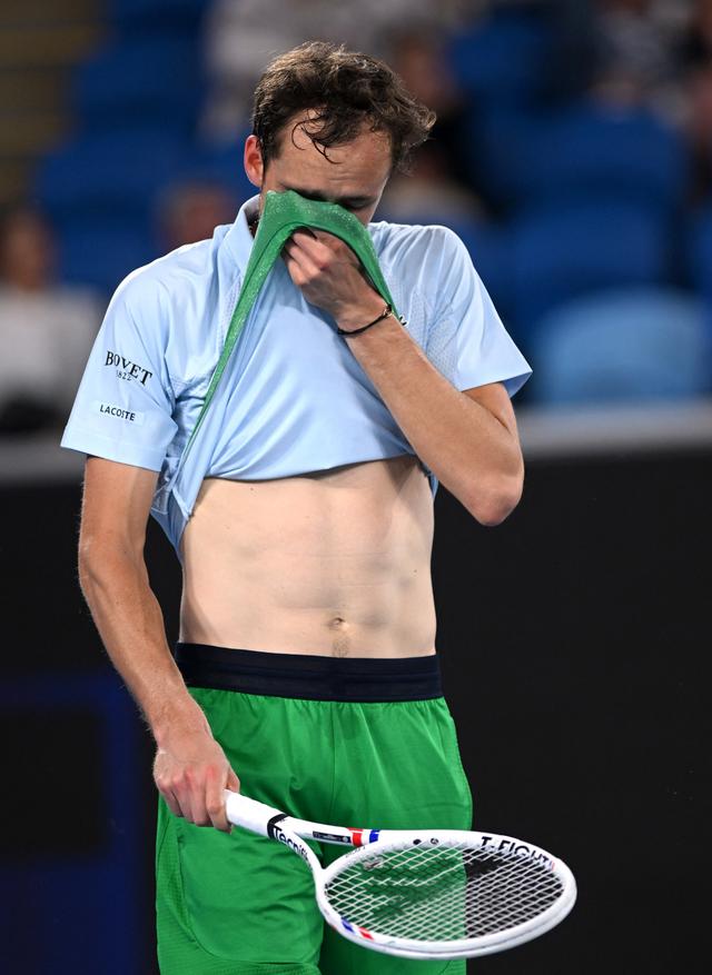 开云体育APP下载-包含西班牙网球队逆转德国网球队，梅德韦杰夫爆发神勇的词条